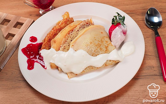 Блины дрожжевые на молоке — Рецепт с фото