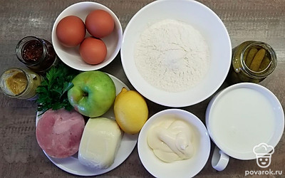 Просейте муку, отмерьте все необходимые продукты. Приготовьте блендер, просторную миску, венчик и сковороду с антипригарным покрытием, в идеале – блинную.