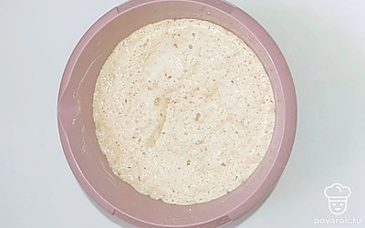 Оставьте тесто на 50 минут при комнатной температуре, чтобы оно поднялось.