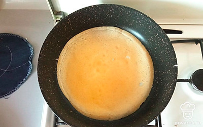 Обжарьте блины с двух сторон. 