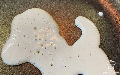 Заполняем пространство внутри контуров тестом. 