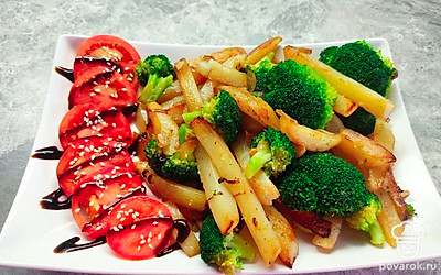 Картошка с брокколи и так имеет довольно яркий вкус, поэтому не перетруждайтесь с украшением и подачей. После приготовления украсьте блюдо сельдереем, петрушкой или кинзой. Такое разнообразие цветов и ароматов послужит хорошим вариантом закуски.