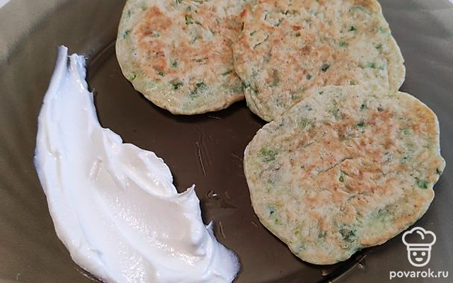 Блинчики с зелёным луком и сыром — Рецепт с фото