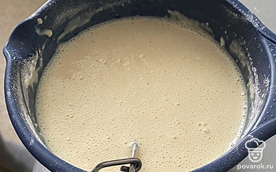 И снова быстро взбить венчиком.