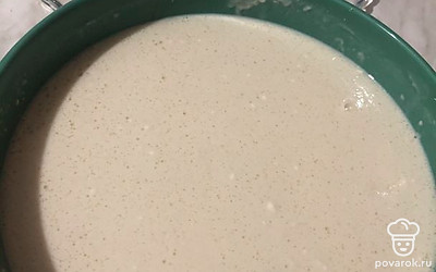 Теперь добавьте оставшееся молоко и перемешайте.