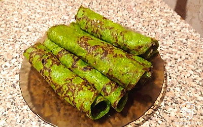 По желанию в рулетики можно добавить слабосолёную красную рыбку.