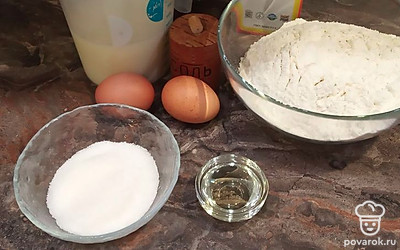 Подготовим все ингредиенты. Муку просеиваем. 