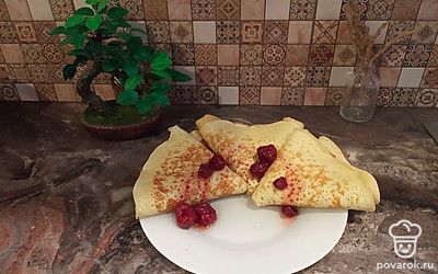 Блины готовы. Подавать можно с чем угодно. Мои дети любят с клубничным вареньем. Приятного аппетита!