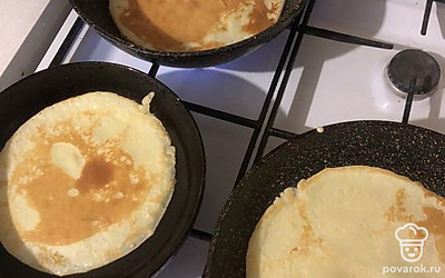 Жарить по 1 минуте с каждой стороны.