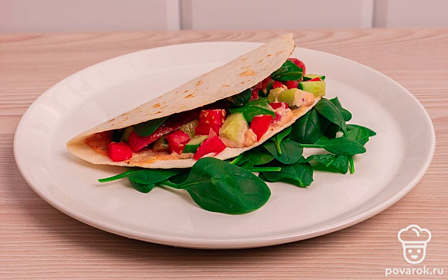 Тортилья с сосиской и овощами — Рецепт с фото