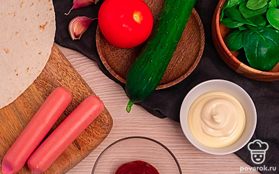 Помойте овощи. Подготовьте все ингредиенты.