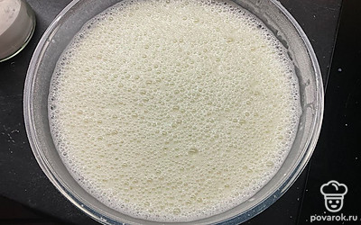 Добавить муку.