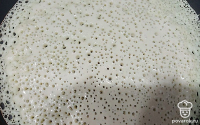 Выпекаем на блинной сковороде без масла, поочередно с обеих сторон.