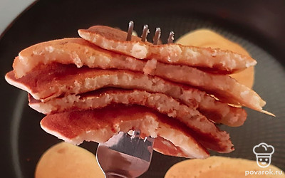 Подавать можно с джемами, вареньем, сгущенным молоком, шоколадной пастой, на любой вкус. 