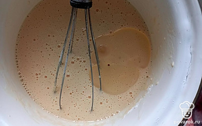 Добавить масло и взбить.