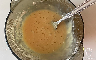 Вымешайте тесто до однородности.