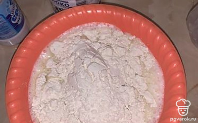 Добавьте муку.