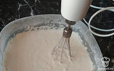 Смешать в чаше миксером.