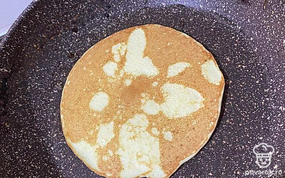 Таким же образом готовим все блинчики.