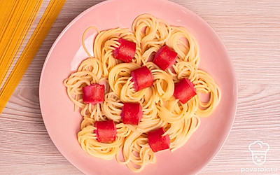 Готовые спагетти подайте в теплом виде. Приятного аппетита!