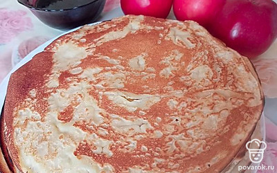 Получаются ажурные, тонкие и вкусные блины. Если каждый блин промазать сливочным маслом, он получится сочным.