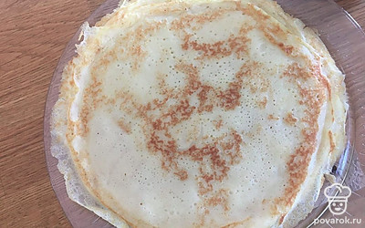 Разогрейте сковороду и выпекайте на сильном огне, обжаривая с обеих сторон.