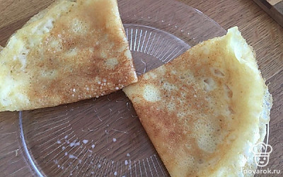 Подавайте порционно, смазав сливочным маслом или с любимыми начинками.