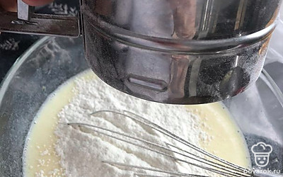 Просеять муку.