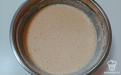 Взбиваем до состояния жидкой сметаны. Главное, чтобы не было комочков, масса была однородной.