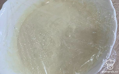 Перемешать, накрыть пленкой, поставить в тёплое место на 40 минут.