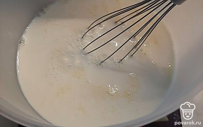 Добавить молоко.