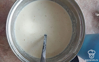 Добавить ещё пол литра молока и перемешать.