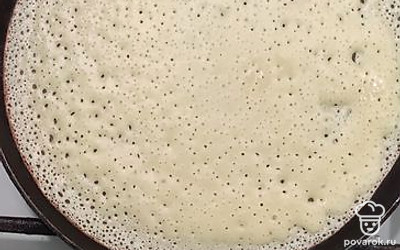 Разогреваем сковороду и обжариваем с двух сторон.