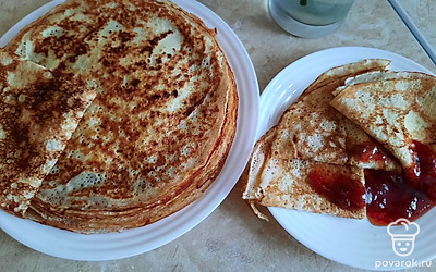 Подавайте с вареньем, сметаной, сгущенкой или жидкой карамелью.