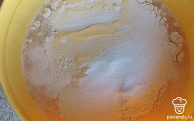 Все ингредиенты закиньте в миску.