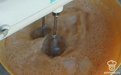 Тщательно смешайте миксером.