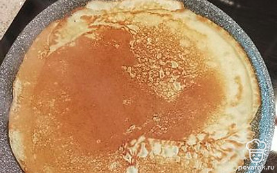 Обжарьте с другой стороны до готовности на среднем огне.