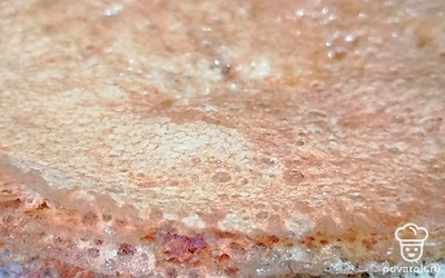 Подавать с пылу с жару, лучше в процессе выпекания по мере готовности.