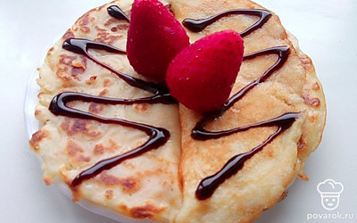 Готовые блины на ацидофилине подавайте с джемом, сгущенкой или сметаной.