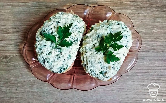 Легкая закуска из брынзы, зелени и чеснока — Рецепт с фото