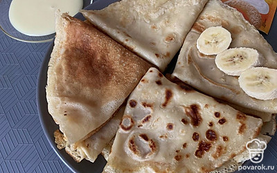 Подавайте можно со сгущеным молоком, сметаной, вареньем, также блины хорошо подойдут для фарширования. Приятного аппетита!