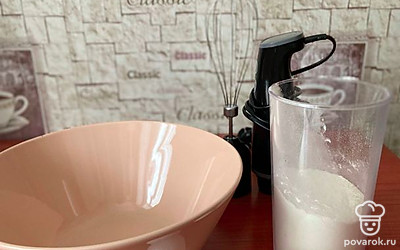 Подготовьте необходимые ингредиенты. Вода должна быть тёплая.