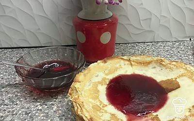 Блинчики можно завернуть с творогом, картофелем. Мы любим с вареньем, сгущенкой. Приятного аппетита!