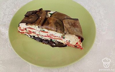 Подавайте террин, порезав его порционными кусками, дополняйте по своему вкусу, украшайте веточками петрушки.