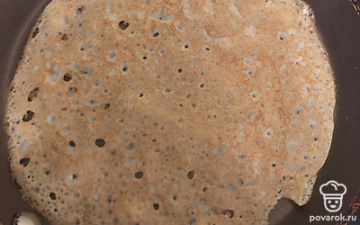 Жарим блинчики.