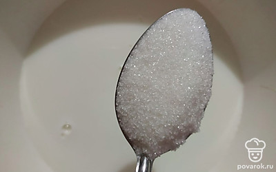 Добавить в смесь сахар.