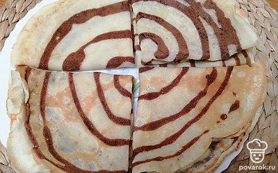 Подаём блинчики на общей тарелке. Приятного аппетита. 