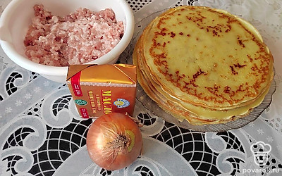 Блины предварительно пожарьте и подготовьте все необходимые продукты.