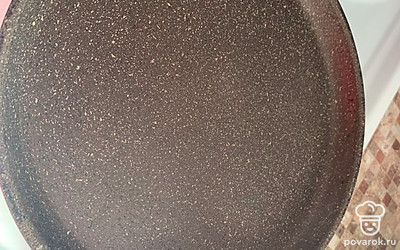 Разогреть блинницу.