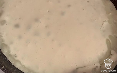 Жарить с двух сторон по 1 минуте (смотрим готовность по цвету).